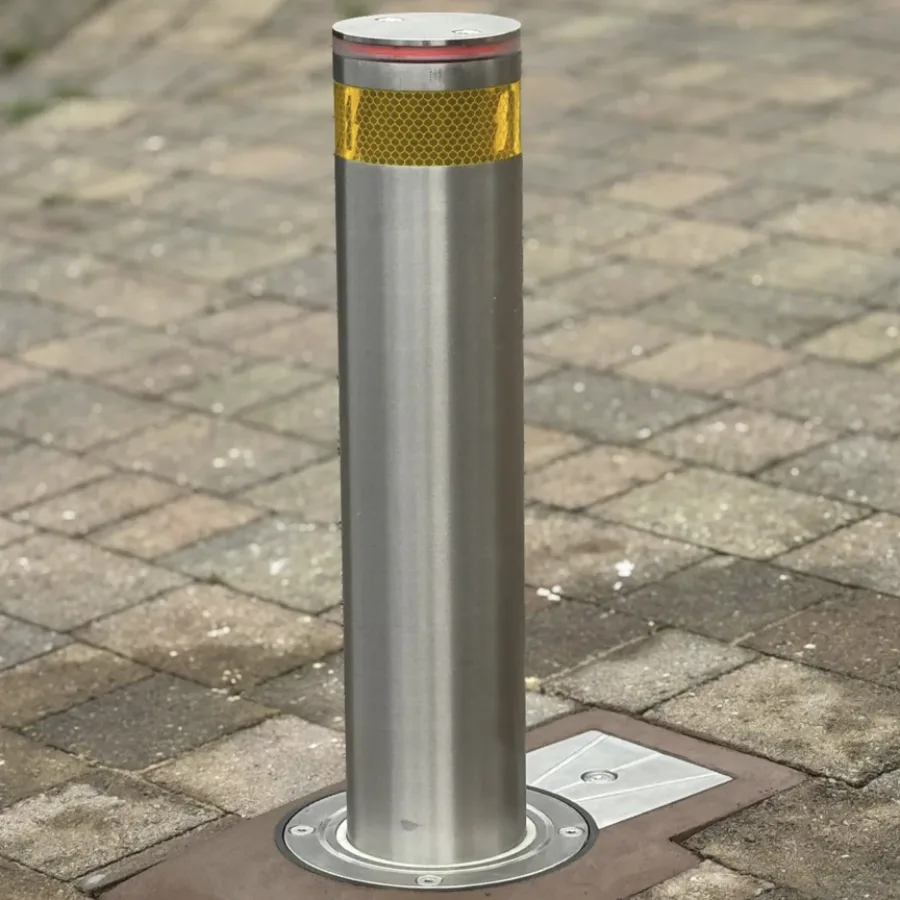 Fully automatic hydraulic bollard installed on a residential driveway