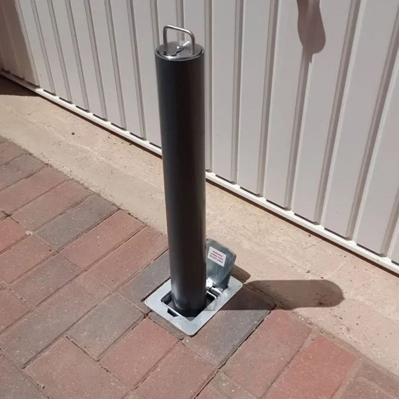 Manual telescopic bollard installed at a residential driveway